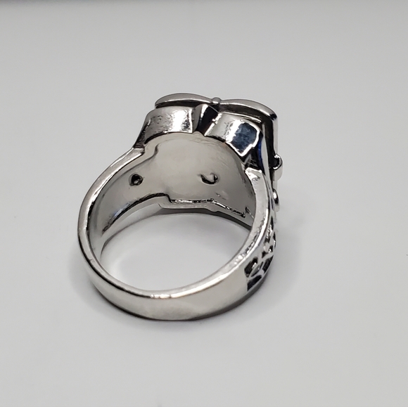 Mens Silver Open Locklet Secret Compartment Ring - Picture 14 of 16